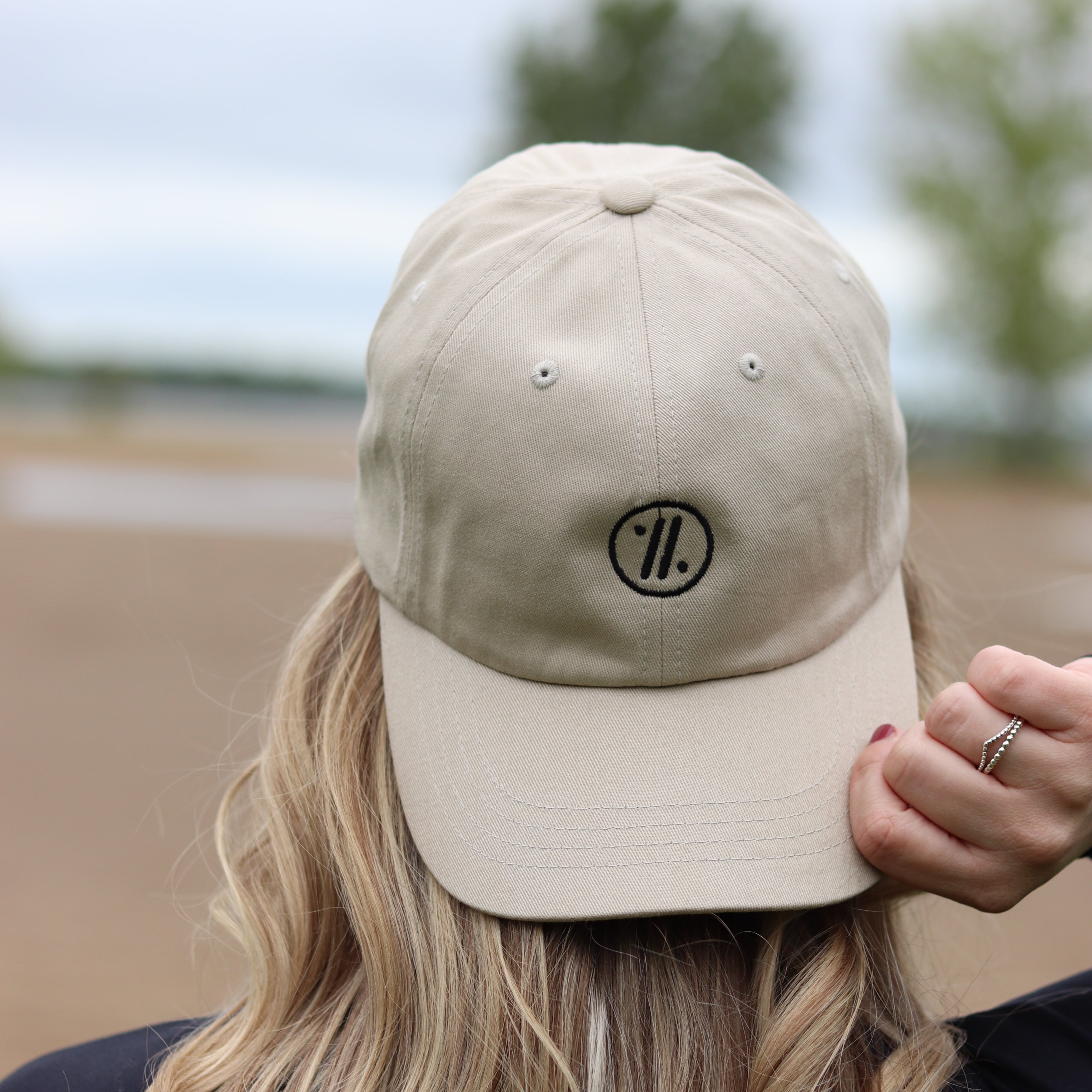 11% Off-White Relaxed Cap